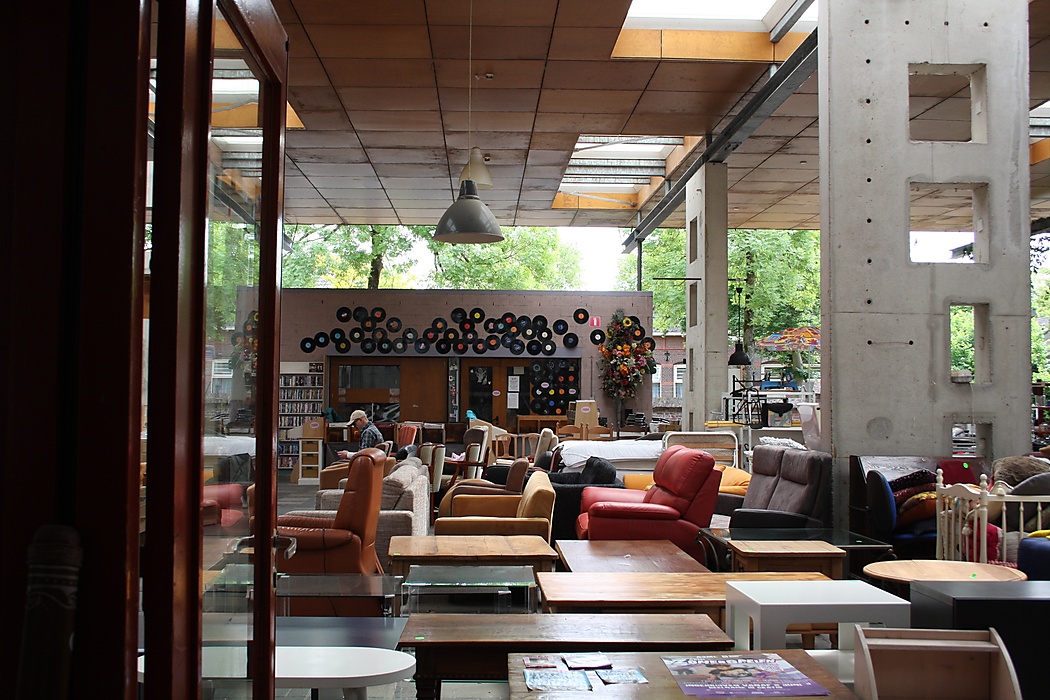 Vintage Vibes: Sustainable Treasure Hunt