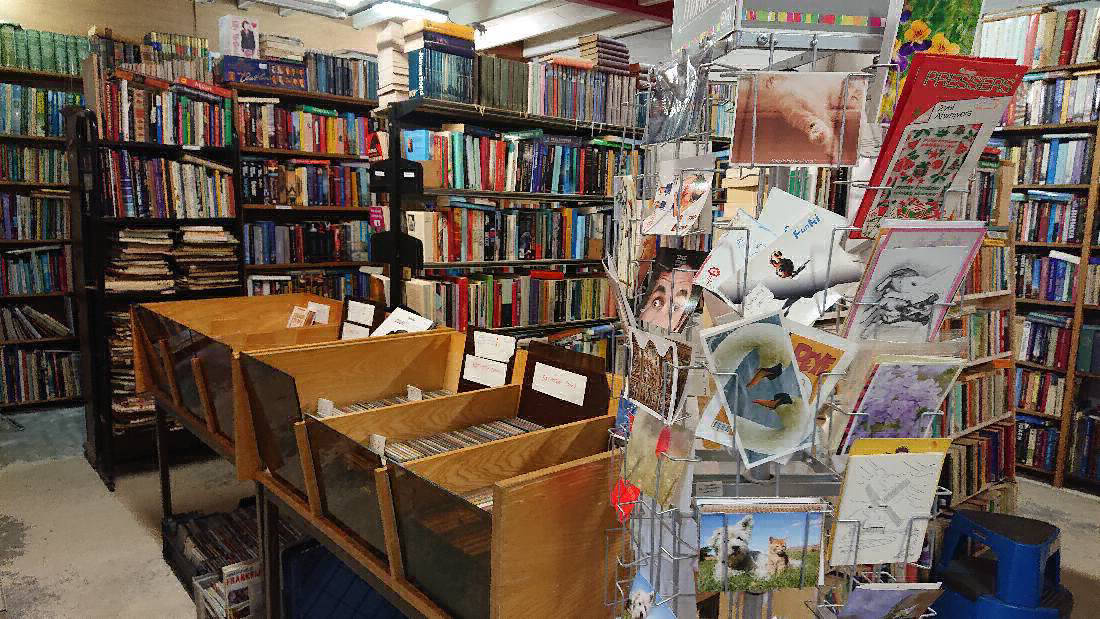 Vintage Vibes: Sustainable Treasure Hunt