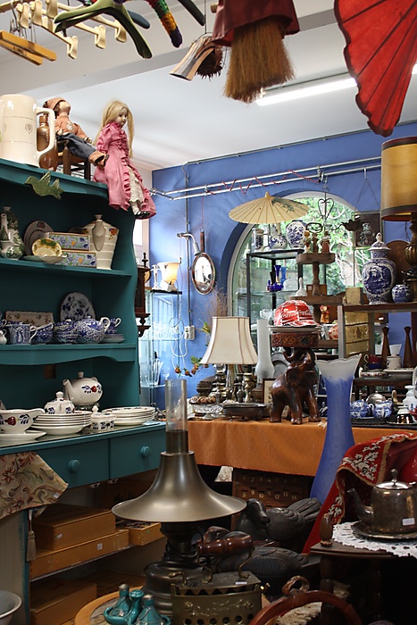 Vintage Vibes: Sustainable Treasure Hunt